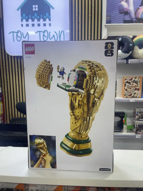 LEGO Editions - FIFA World Cup Official Trophy (43020) 2 LEGO Editions - FIFA World Cup Official Trophy (43020) 2