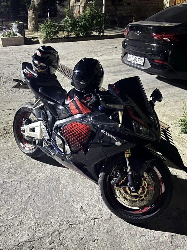 Honda CBR 600 RR 1 Honda CBR 600 RR 1