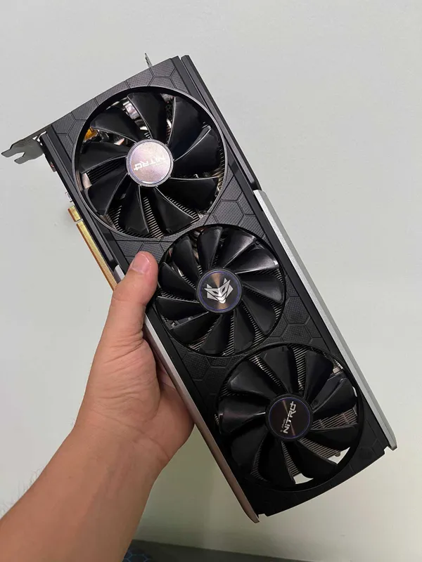 Saphire nitro+ 5700 XT 4 Saphire nitro+ 5700 XT 4