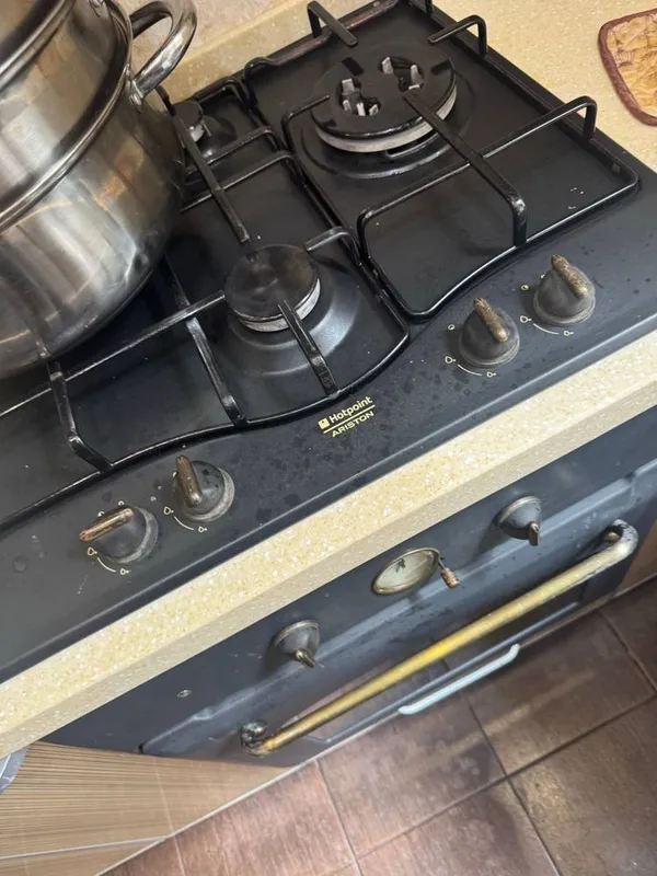 Встраиваемый электро-духовой шкаф Hotpoint-Ariston FT 850 2