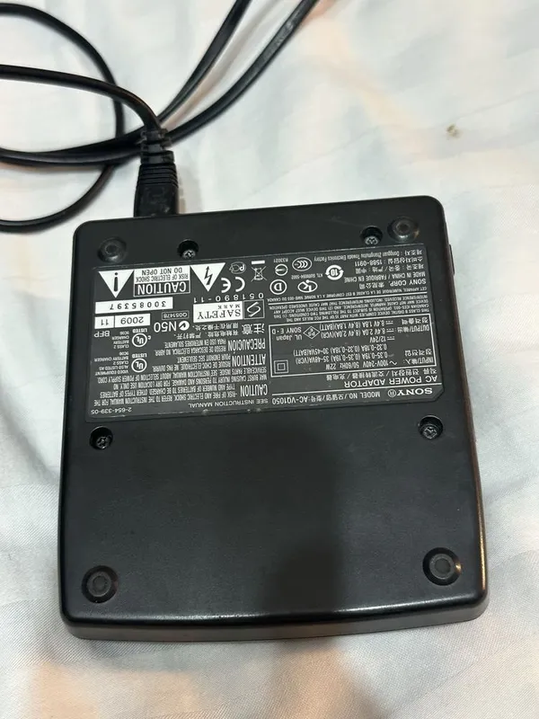 AC-VQ1050 Sony adapter 2 AC-VQ1050 Sony adapter 2