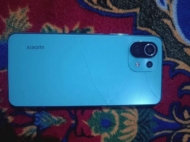 telefon sotiladi: Xiaomi Mi 11