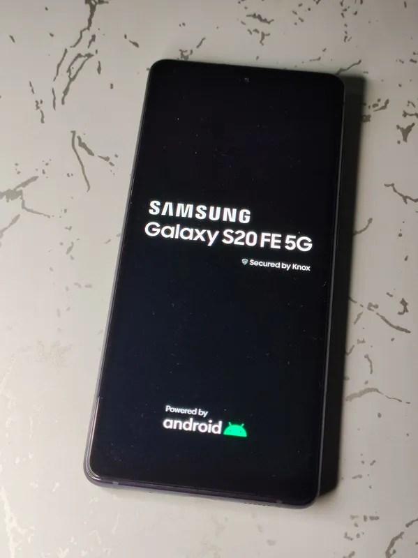 Samsung Galaxy S20 FE 5G — фото 2