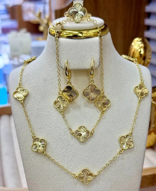 Набор бижутерии Van Cleef, качество — бомба