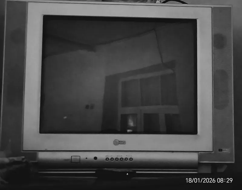 LG FLATRON 54SM sotiladi ichida T2 tyuner ornatilgan korsatishi alo