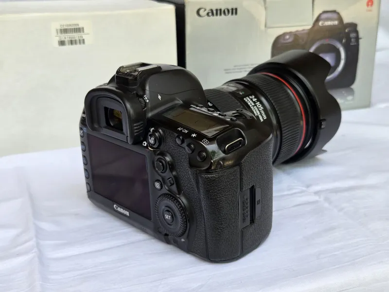 Canon 5D Mark IV Kit / 17-40mm L / 50mm f1.4 — Holati ideal! — фото 2