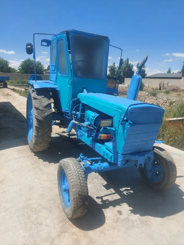 T28x4 traktori sotiladi 2