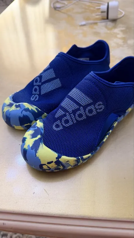 Продается обувь пляжная adidas
