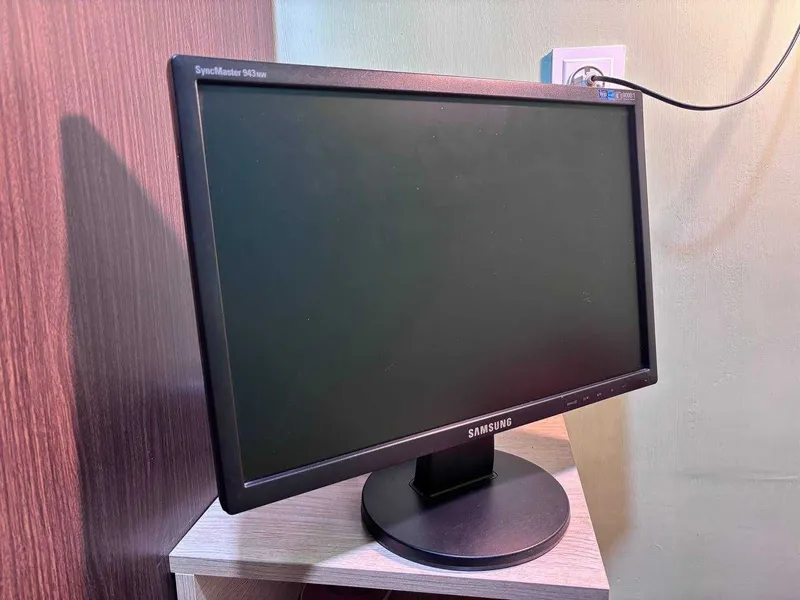 Продам свой Samsung SyncMaster 943NW 19" 1