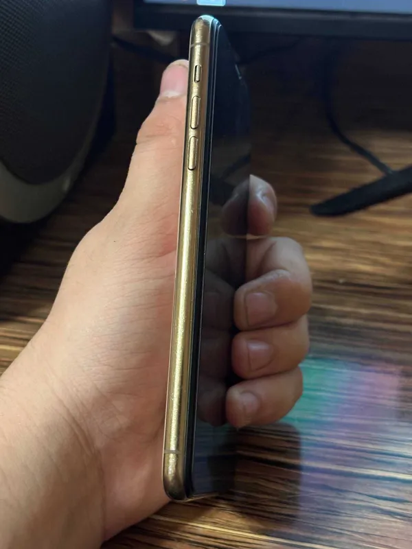 Iphone 11 Pro Max 200 $ 4 Iphone 11 Pro Max 200 $ 4
