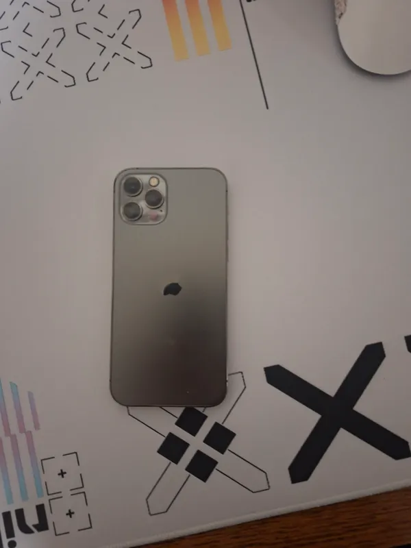Телефон iPhone 12 Pro 8 Телефон iPhone 12 Pro 8