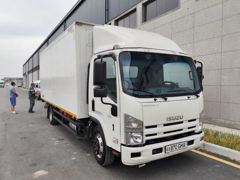 Isuzu sotiladi holati yaxshi toza