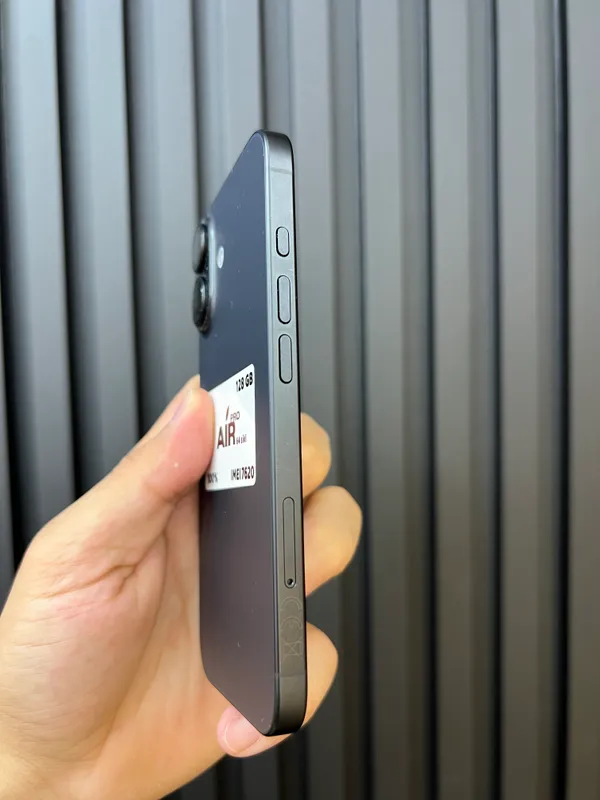 iPhone 16 4