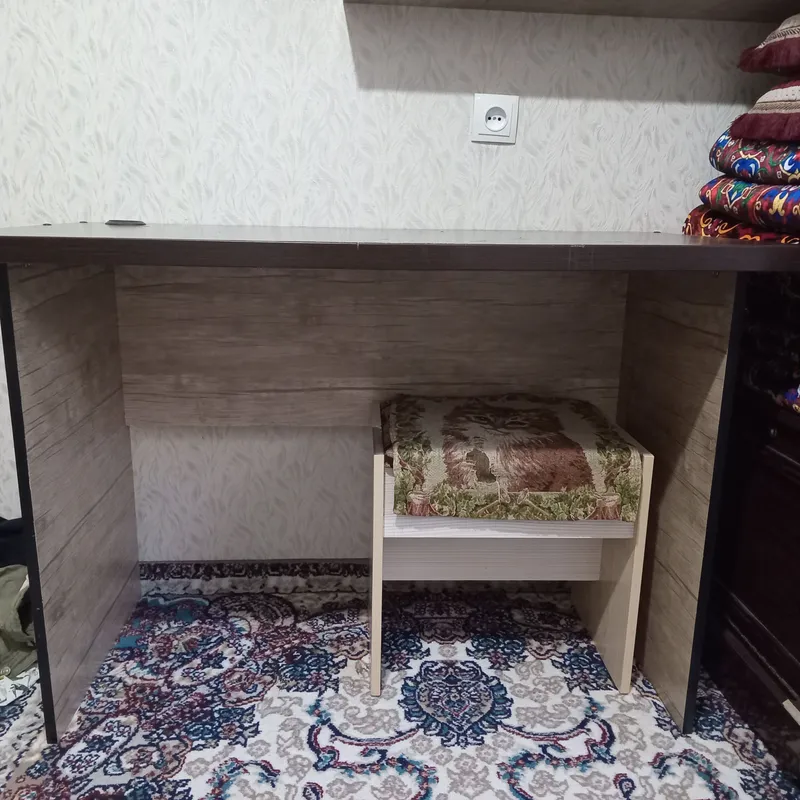 стол письменныйстол табуретка