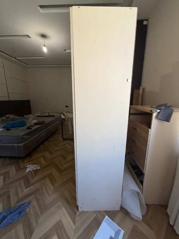 Shkaf va tortmasi bilan 3