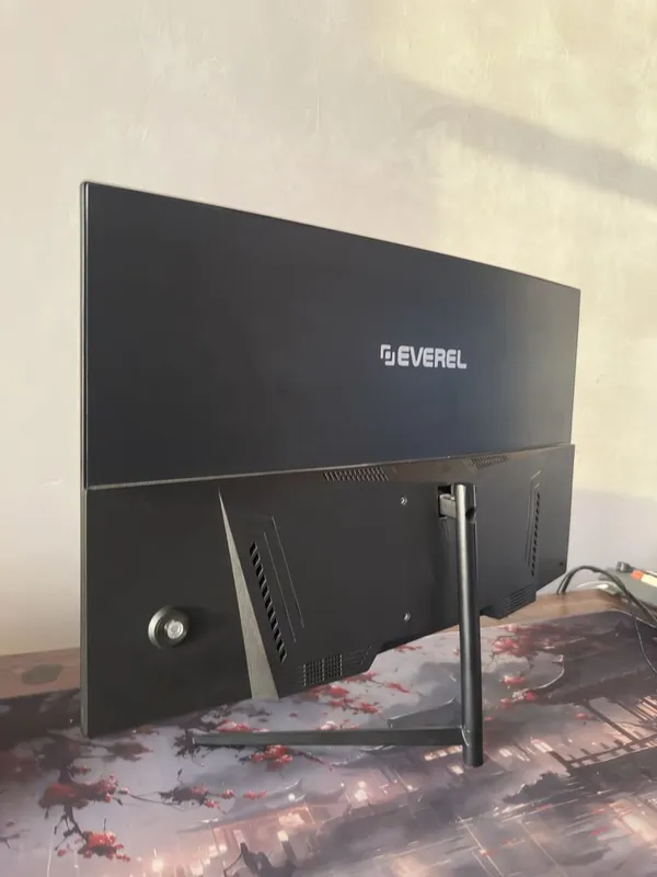EVEREL 27” 200Hz Gaming Monitor 3