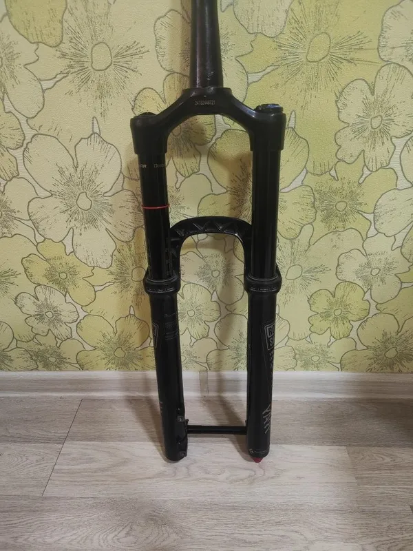 Срочно! Мощная воздушка RockShox Yari (170 мм) по цене китайской вилки 2 Срочно! Мощная воздушка RockShox Yari (170 мм) по цене китайской вилки 2