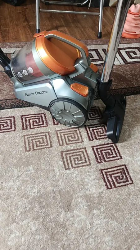 срочно продам пылесос Midea 2200w