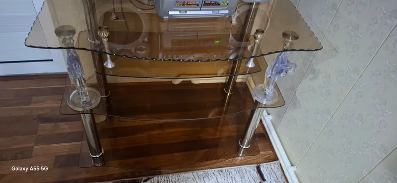 TV uchun taglik, magnitofon va DVD 1