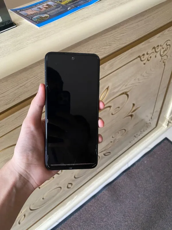 Yaxshi holatda Redmi note 12 sotiladi srochne 2