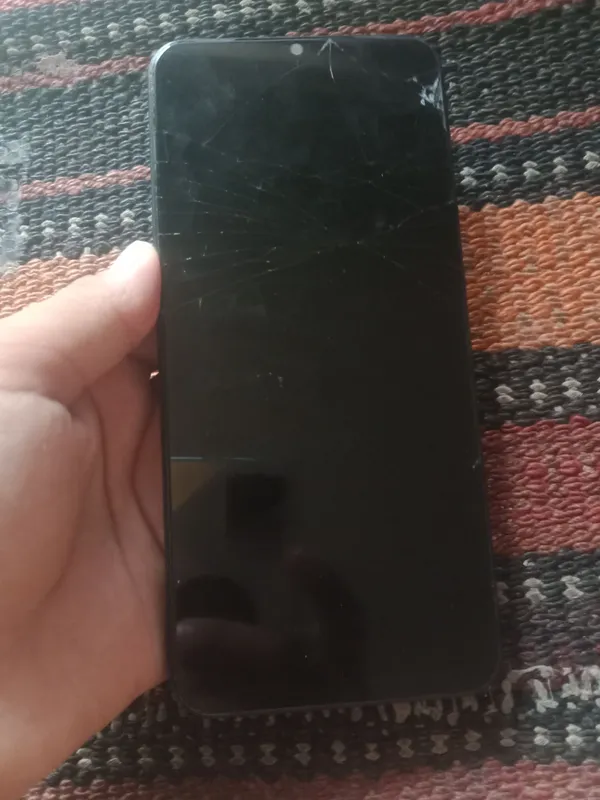 arzon telefon sotaman aybi ekrani singan va paroli esidan chiqqan — фото 3