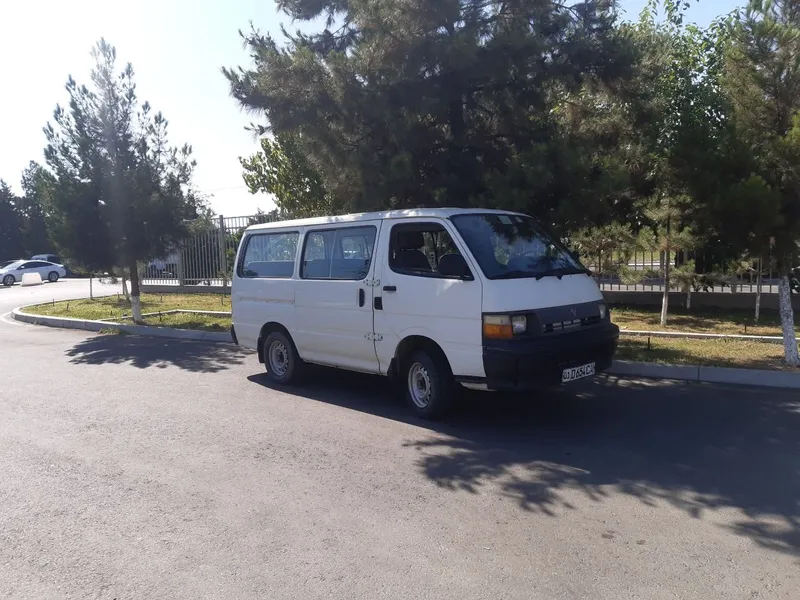 Toyota HiAce micro avtobus — фото 5