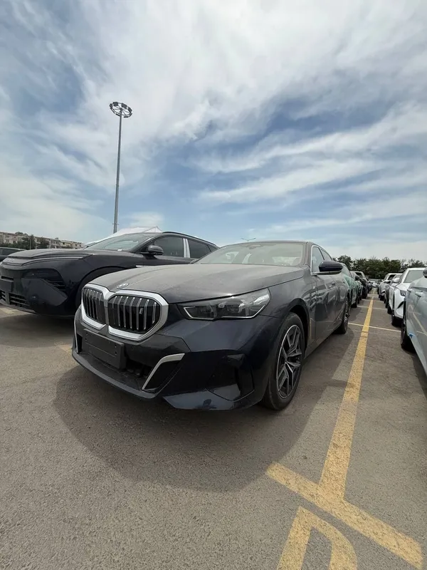 Bmw i5 35L 2025 toza Bmw i5 35L 2025 toza