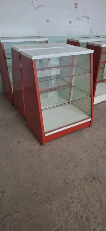 Витрина металлический