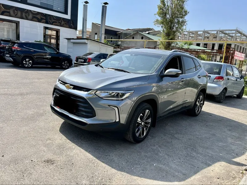 Chevrolet Tracker 2 Premier Plus (2024) — Своя, Мокрый Асфальт!