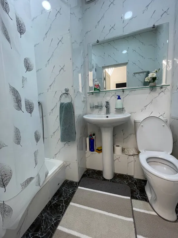 Студия 1-комнатная квартира, 30 м², 4/4, с ремонтом, высокие потолки — фото 8