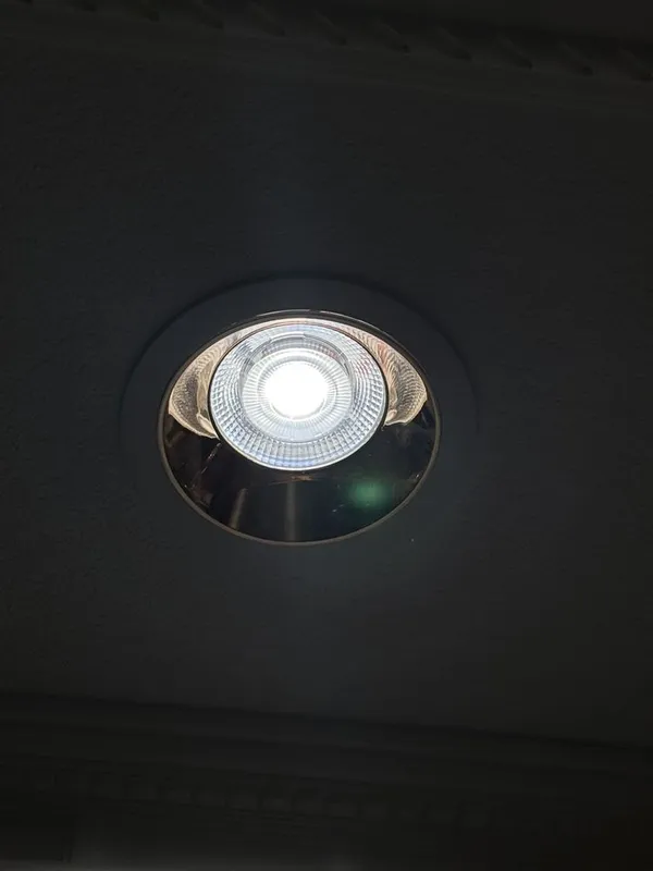 LED galogen lampochka (uy uchun) sotiladi