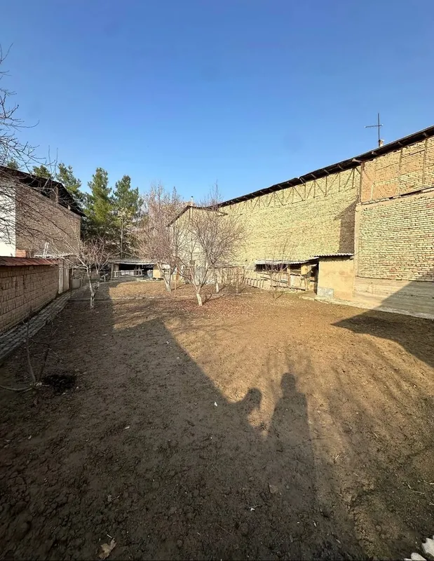Uchastka sotiladi yunsoboda chinobod sanatoriyani orqasida yaxshi joyd — фото 3