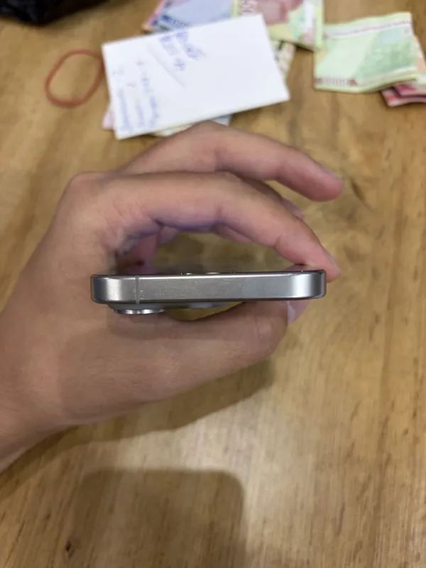 Iphone 15 pro 128gb Natural Titan E-sim 76% емкость 6