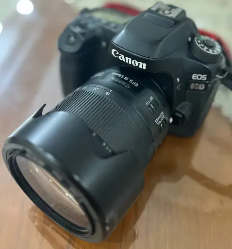 Продается Canon EOS 80D Kit 18-135mm + LED + Сумка 3