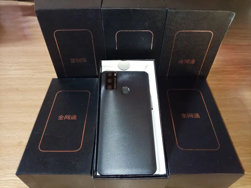 Android-телефон SPARK 8C 3 Android-телефон SPARK 8C 3