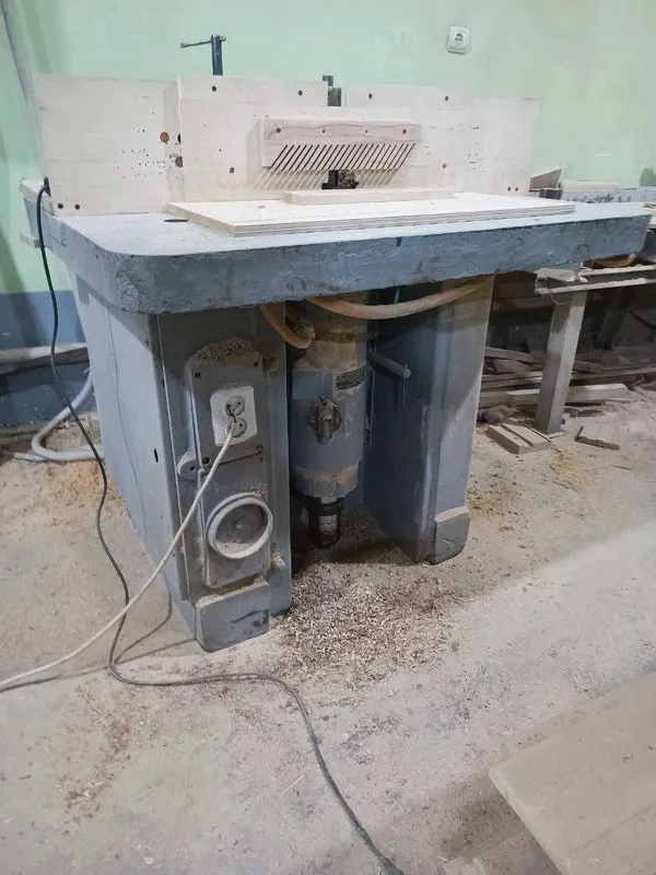 продается фрезерный станок по дереву и МДФ