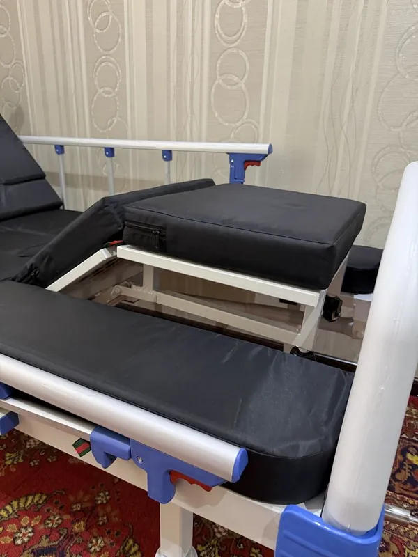 Медицинская кровать с туалетом и функцией переворота — фото 3
