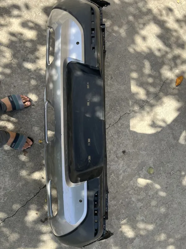 Kia sonet orqa banper bu xolatda ozgina ezilgan joyi va qirilgan — фото 2