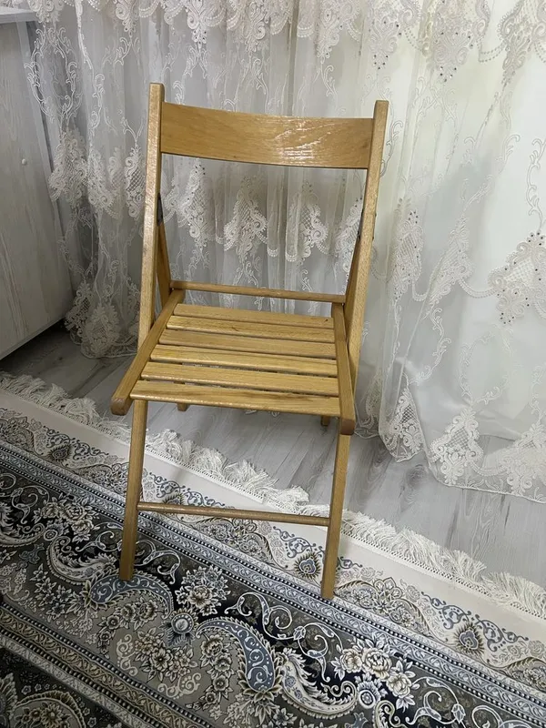 Стул складной из ореха .Куплена заграницей..Икеа Швеция.1 штук.