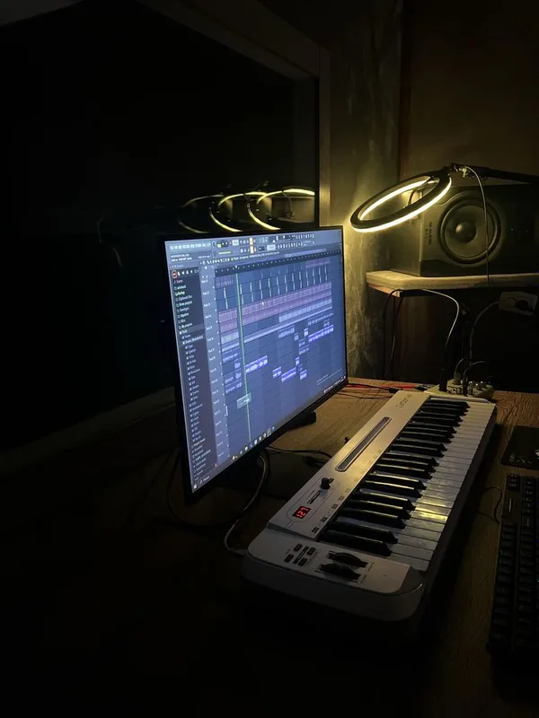 Ovoz yozish studio. Звука запесне studio. 400.000 som 1