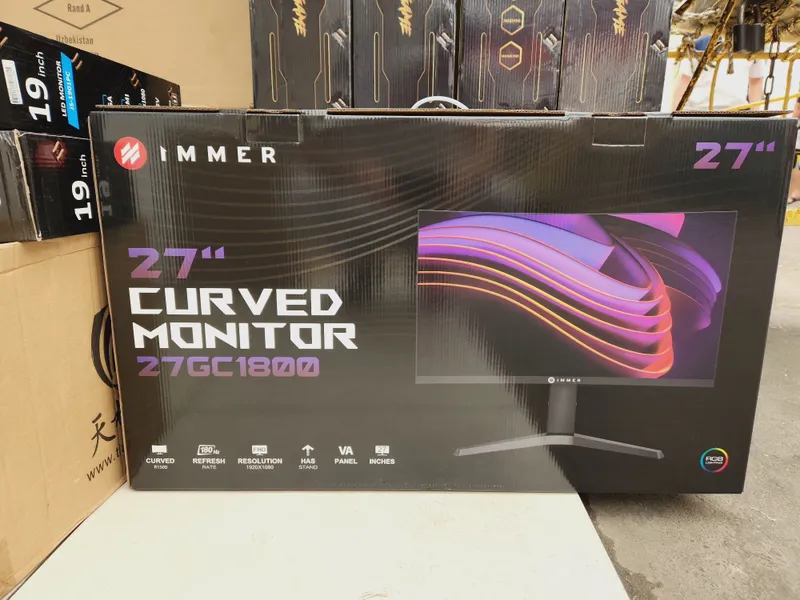 Monitor IMMER 27 curved 180Hz VA panel kranshteyn 90° 1 Monitor IMMER 27 curved 180Hz VA panel kranshteyn 90° 1