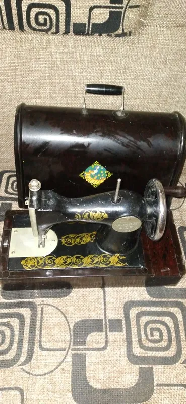 Детская швейная машинка железная игрушка СССР — фото 2