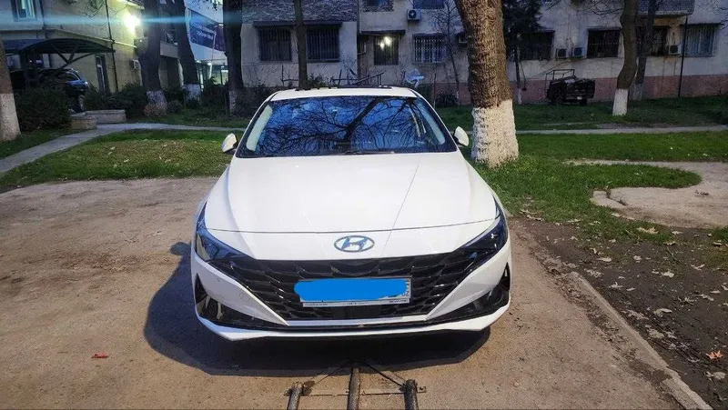 Hyundai Elantra. Белая ласточка с небольшим пробегом Hyundai Elantra. Белая ласточка с небольшим пробегом
