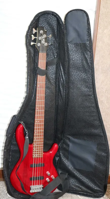 Cort bas-gitarasi, 5 torli + g‘ilof va kabel, deyarli yangi 8 Cort bas-gitarasi, 5 torli + g‘ilof va kabel, deyarli yangi 8