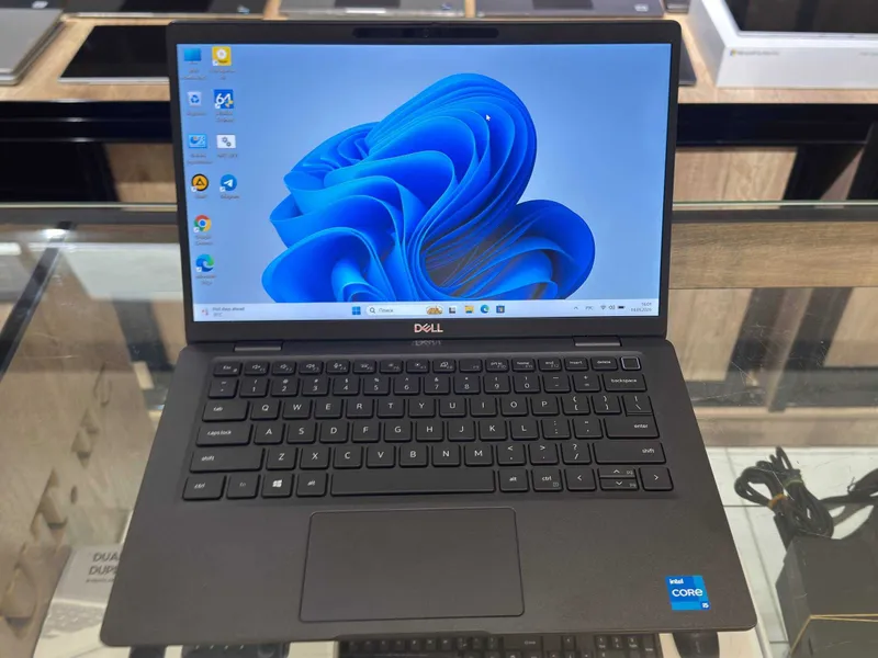 DELL latitude carbon 7320 Core i5-1135G7 ram 16 ssd 256