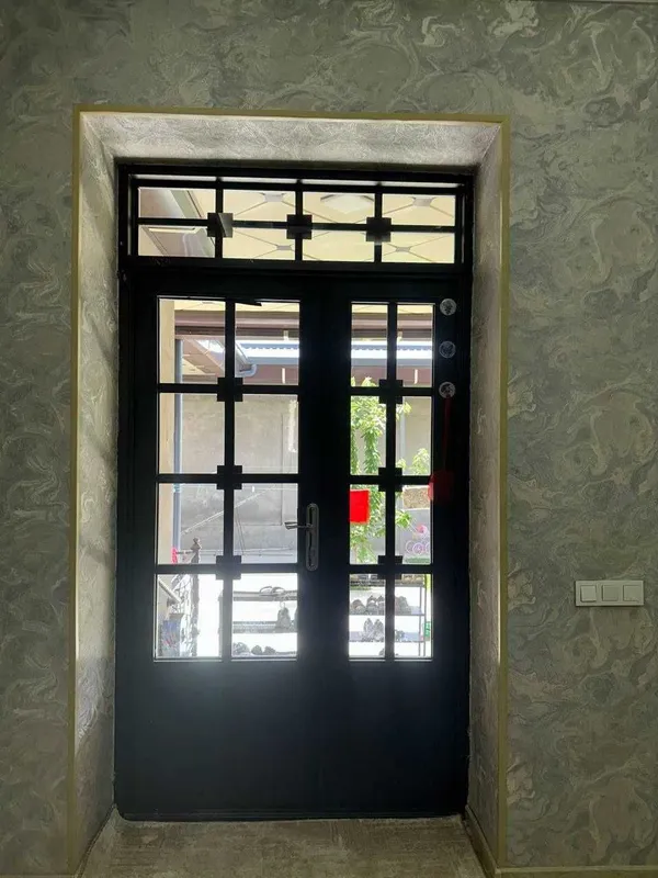 Temir oynali kofka eshik 140x255 dala hovli uchun — фото 1