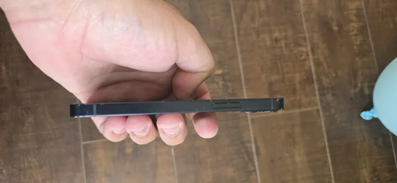 Iphone 12 mini sotiladi. 3