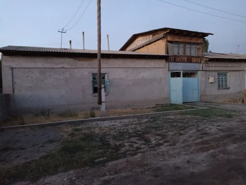 Уй сотилади. 8 соток. Сергели ва Янгихаёт га якин. Ор. Лайлак махал