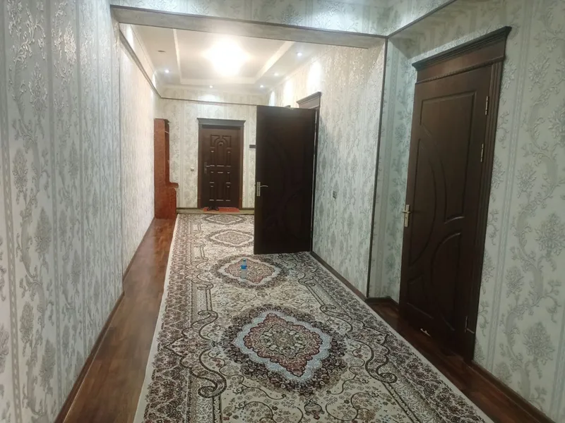 Jizzax Shahar Vokzal ko'chada ikkinchi etaj 3 xonali 120 kv uy sotilad