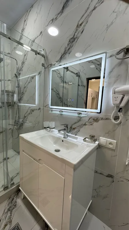 Saroy Hotel lux room mehmonhona 6